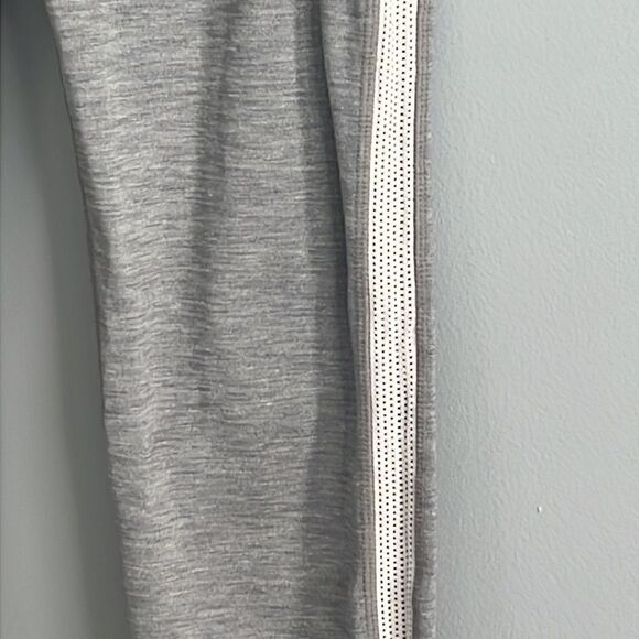 Athleta Women’s Small Workout Gym Gray with white mesh Leggings - Picture 7 of 14